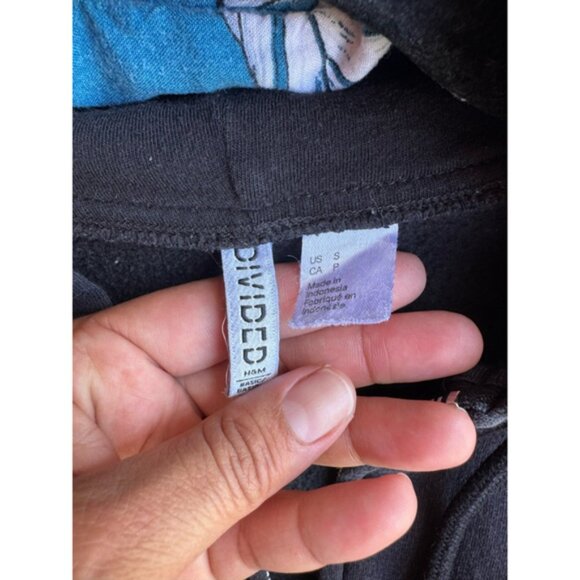 Divided sweater - Picture 3 of 3